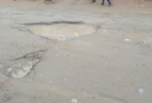 मुर्धवा-बीजपुर मार्ग पर गड्ढों का जाल, राहगीरों की बढ़ी मुश्किलें